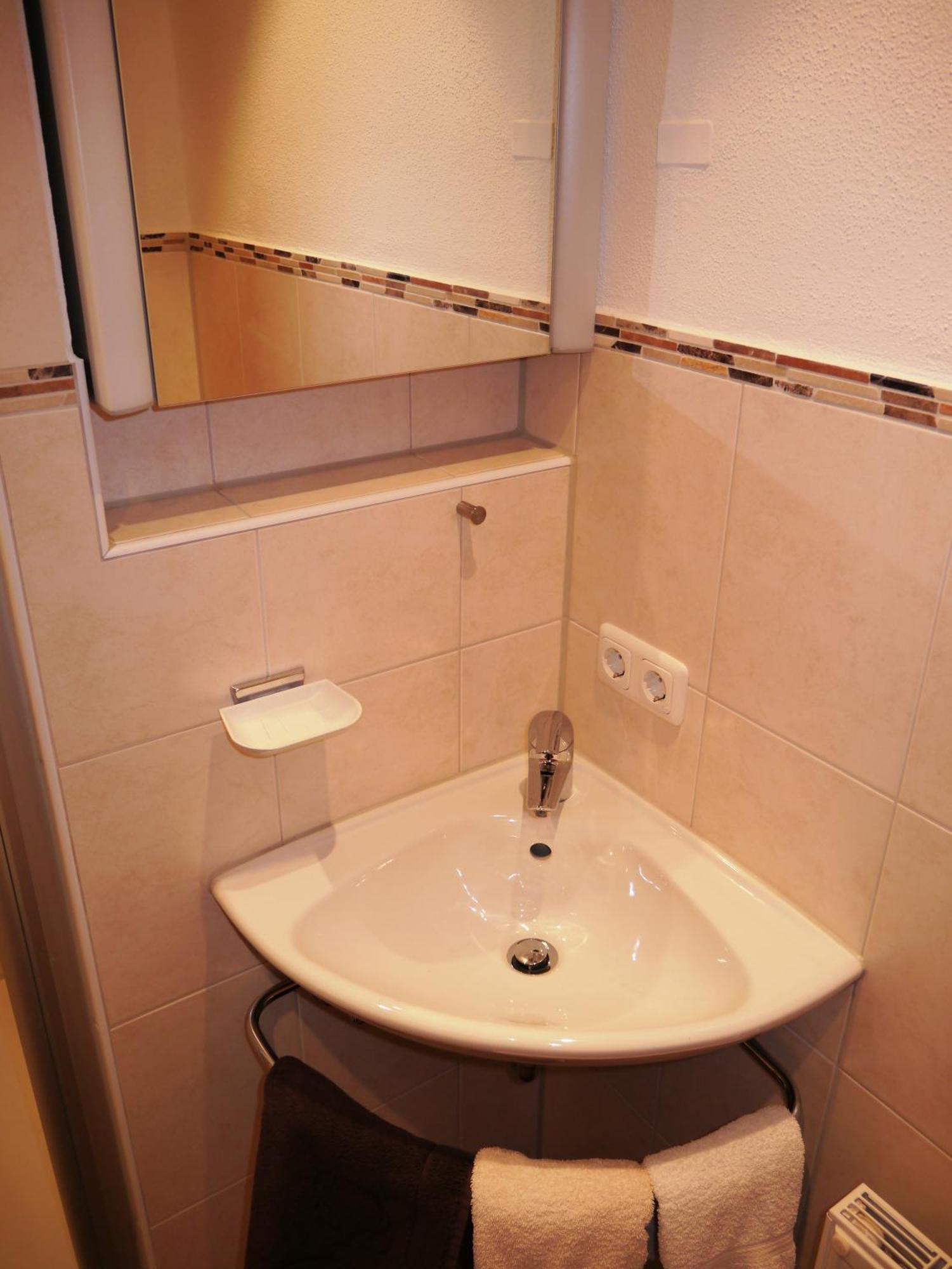 Kurbad Und Landhaus Siass Bad Kohlgrub Bilik gambar