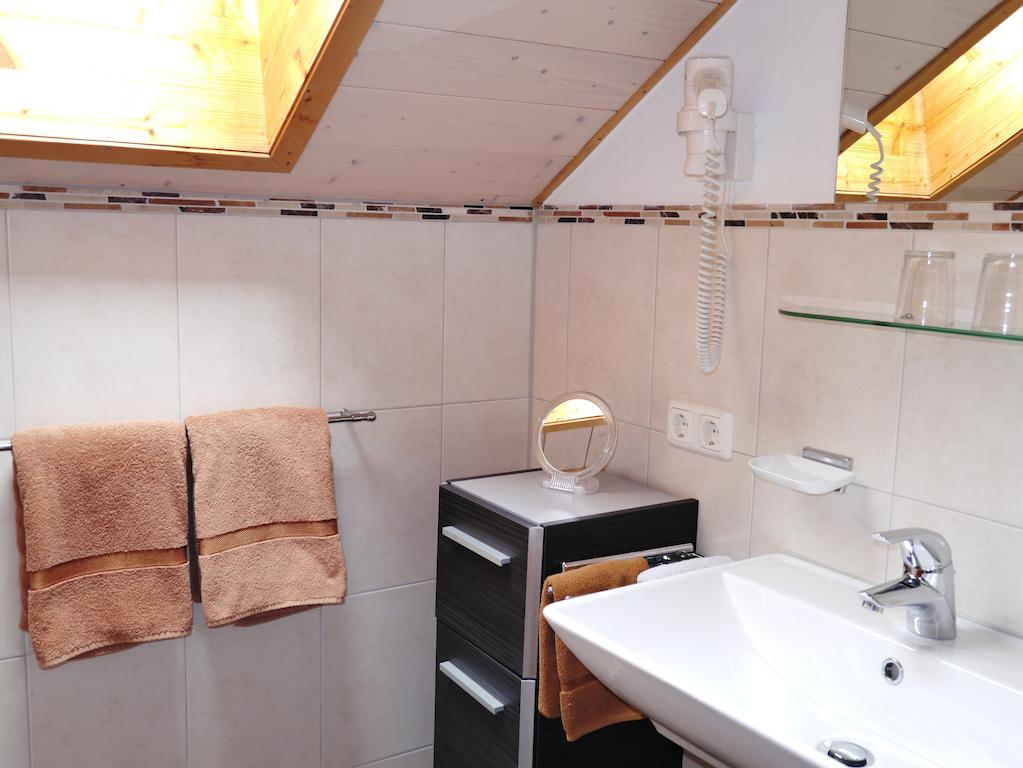 Kurbad Und Landhaus Siass Bad Kohlgrub Bilik gambar